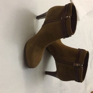Tory Burch - brown suede ankle boots